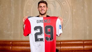 Santi Giménez en su presentación con Feyenoord