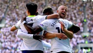 Jugadores del Tottenham celebran un gol