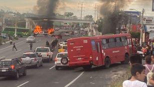 Vehículos incendiándose en Zapopan