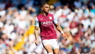 Diego Carlos durante un partido del Aston Villa