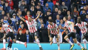 Jugadores del PSV festejando un gol