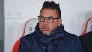 Antonio Mohamed dirigiendo en la Liga MX