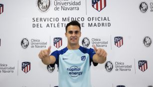 Sergio Reguilón ya posa con los colores del Atleti