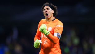 Guillermo Ochoa durante un partido con América