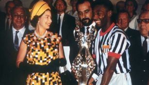 Pelé conoció a la Reina Isabel en Brasil