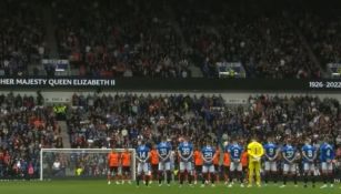 Video: Aficionados del Dundee United abuchearon durante el minuto de silencio por la reina Isabel