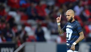 Dani Alves previo a un partido de Pumas