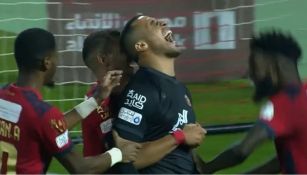 Portero del futbol árabe en celebración de gol