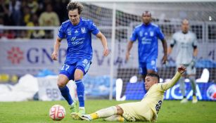 Sebastián Córdova en acción con Tigres ante América