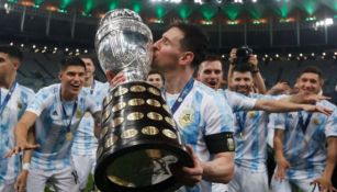 Lionel Messi besando la Copa América