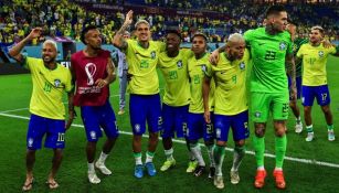 Brasileños festejan el pase a Cuartos de Final