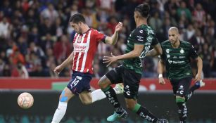 Con tres goles de Ormeño, Chivas goleó a Santos Laguna