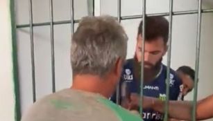 Jugadores de equipo brasileño quedan encerrados en vestidor durante partido de futbol