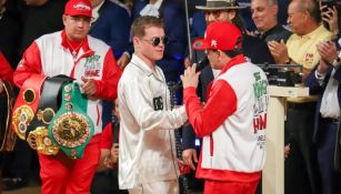 Saúl 'Canelo' Álvarez previo al pesaje con su traje D&G