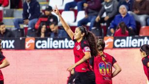 Daniela Espinosa festejando un gol con Xolos Femenil