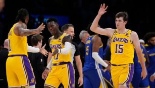 Jugadores de Lakers celebrando victoria ante Warriors en Juego 6