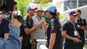 Checo y Ricciardo saludándose amablemente