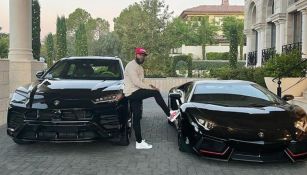 Floyd Mayweather y dos de sus autos más lujosos