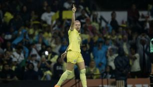 Katty Martínez celebra un gol con el cuadro azulcrema