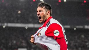Santiago Giménez festejando un gol con el Feyenoord