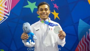 Juan Barco y su medalla de plata 