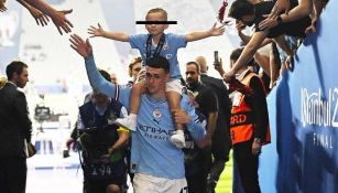 Phil Foden encarga una cadena de oro personalizada para su hijo "El Wey"