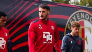 Santi Giménez viajó con Feyenoord a Madrid pese a suspensión