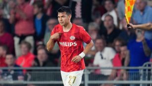 Hirving Lozano jugando con el PSV 