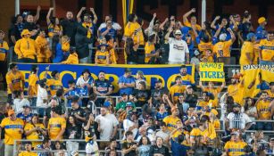 ¡Lamentable! Aficionados de Tigres y Rayados protagonizaron pelea en el Clásico Regio