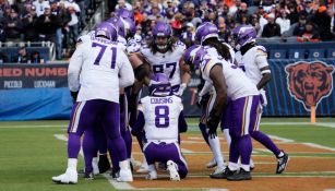 Kirk Cousins guía el triunfo de Vikings sobre Bears; Justin Fields salió lesionado