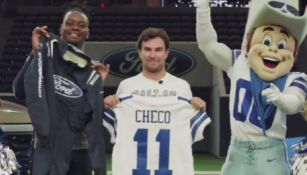 'Checo' Pérez junto Michael Gallup, jugador de los Dallas Cowboys 