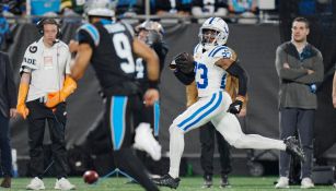 Kenny Moore devolvió dos intercepciones a Bryce Young 