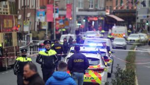 Ataque con cuchillo afuera de una escuela de Irlanda deja cinco lesionados, entre ellos tres niños