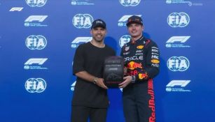 Sergio Agüero y Max Verstappen, en la premiación tras la calificación de Abu Dhabi