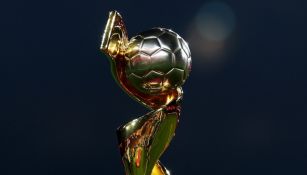El trofeo de la Copa del Mundo Femenil 