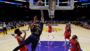 LeBron James y Anthony Davis comandan vibrante victoria ante Raptors