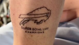Este es el tatuaje de Derek, aficionado de los Bills