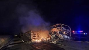 Accidente en Maxipista Culiacán-Mazatlán entre autobús de pasajeros y tráiler deja al menos 18 muertos