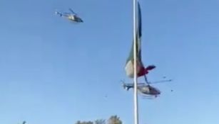 Helicóptero de la SEDENA corta la bandera mexicana con las hélices 