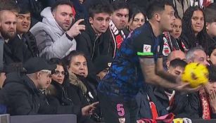 Lucas Ocampos, futbolista de Sevilla, fue abusado físicamente por aficionado en pleno partido