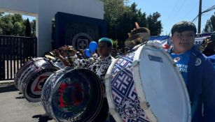 Afición de Cruz Azul organizó un 'Carnaval celeste' previo al Clásico Joven