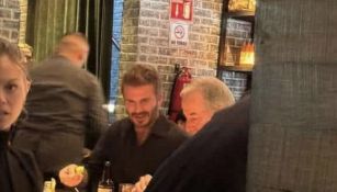Beckham degustando su comida en Monterrey
