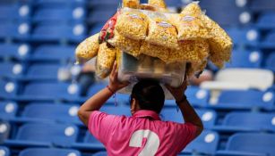 Reportan cucarachas en los alimentos del Estadio Cuauhtémoc 