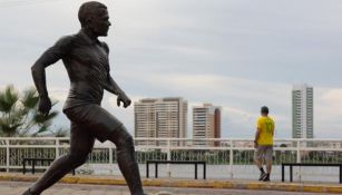 Retiran estatua de Dani Alves en su ciudad natal, Juazeiro, Brasil