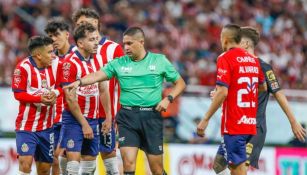 Fernando Hierro fue captado reclamando a los árbitros