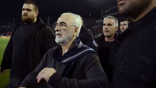Presidente del PAOK entra a la cancha para agredir alárbitro