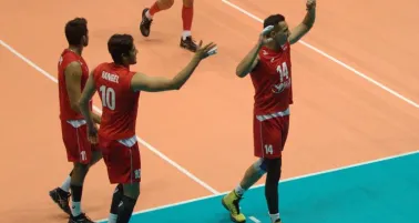 Jugadores mexicanos festejan tras ganar un set