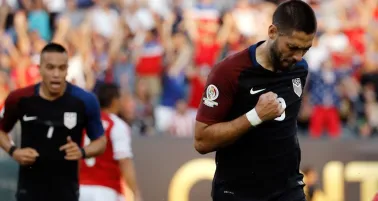 Dempsey festeja su gol contra Paraguay