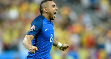Dimitri Payet celebra el golazo que marcó frente a Rumania en la inauguración de la Euro