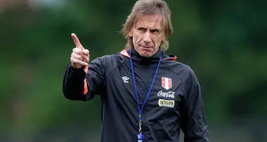Ricardo Gareca en un entrenamiento de la selección de Perú